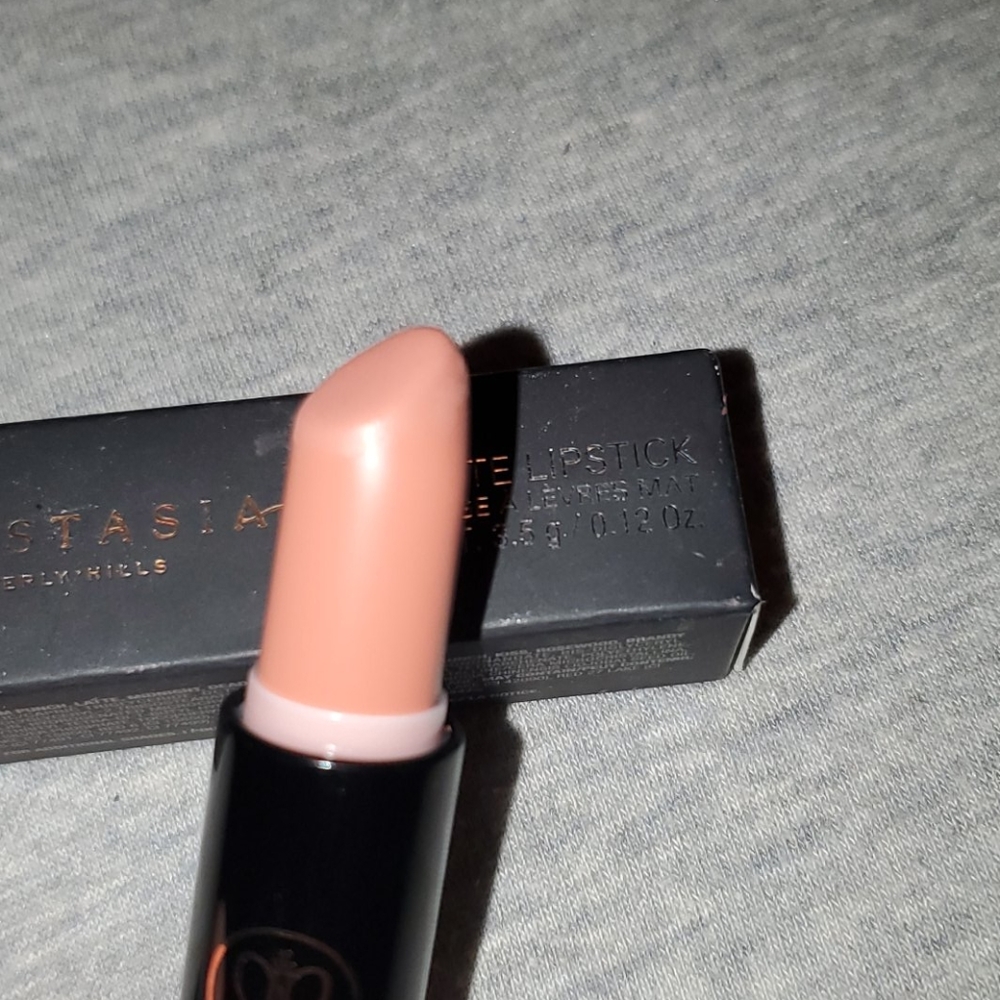 Anastasia Beverly Hills Matte Lipstick Peachy